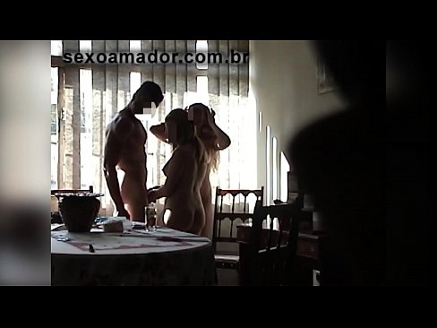 ❤️ Sex-Freunde laden einen riesigen Mann und einen Dreier mit ihm ein ❤️ Fuck video bei porn de.domhudognika.ru ❌